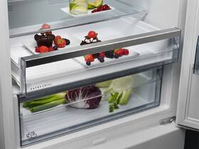Chladnička s mrazničkou AEG RCB646E3MB černá/nerez

 obrázek produktu 3 z 11