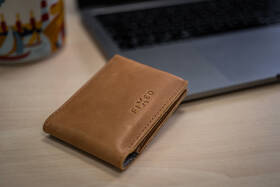 Peněženka FIXED Wallet pro AirTag z pravé hovězí kůže hnědá

 obrázek produktu 4 z 8