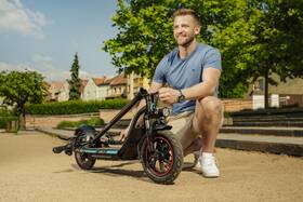 Elektrická koloběžka LAMAX eLander SA50 
