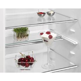 Chladnička s mrazničkou AEG FlexiShelf SCE818D3LC bílá

 obrázek produktu 2 z 10
