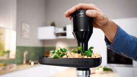 Mlýnek na maso Bosch MFWS450B černý

 obrázek produktu 4 z 16