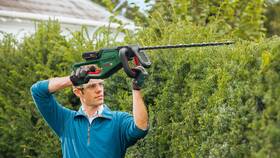 Nůžky na živý plot Bosch UniversalHedgeCut 18-55 (s baterií) 

 obrázek produktu 3 z 6