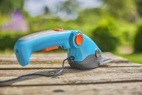 Nůžky na trávu Gardena ComfortCut 9888-20 (s baterií) 

 obrázek produktu 6 z 6