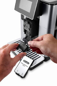 Automatický kávovar De'Longhi ECAM 610.55 SB černá barva
