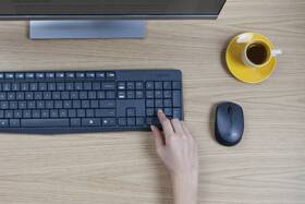 Klávesnice s myší Logitech MK235, CZ šedá

 obrázek produktu 7 z 8