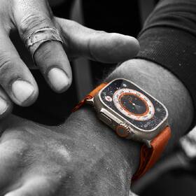 Chytré hodinky Apple GPS + Cellular, 49mm pouzdro z titanu - černo-šedý trailový tah - S/M 

 obrázek produktu 4 z 7