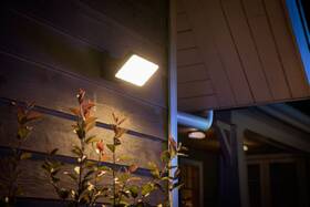 Nástěnné svítidlo Philips Welcome White černé

 obrázek produktu 3 z 3