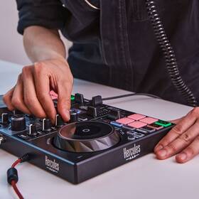 Mixážní pult Hercules DJControl Inpulse 200 Mk2 DJLearning Kit černý

 obrázek produktu 7 z 9