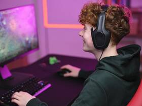 Herní set Trust GXT 792 Quadrox 4v1, klávesnice + headset + myš + podložka pod myš černá

 obrázek produktu 10 z 12
