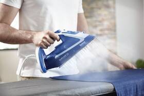 Žehlička Tefal FV5735E0 modrá barva
