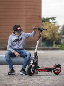 Elektrická koloběžka Aprilia eSR1 

 obrázek produktu 35 z 35