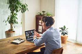 Sluchátka Sony WH-1000XM4 černá barva

