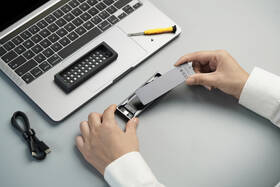 Externí rámeček Lexar E06 SSD M.2 PCle stříbrný

 obrázek produktu 5 z 11
