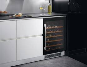 Vinotéka AEG SWB66001DG černá

 obrázek produktu 6 z 7