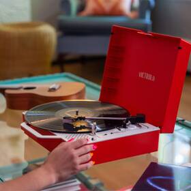 Gramofon Victrola VSC-725SB Re-Spin červená barva
