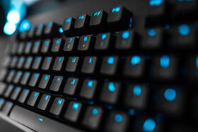 Klávesnice Logitech G Pro, GX Blue Clicky, CZ černá barva
