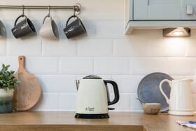 Rychlovarná konvice RUSSELL HOBBS 24994-70 Mini Cream krémová

 obrázek produktu 13 z 15