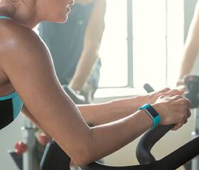 Fitness náramek Fitbit Charge 2 small - Teal Silver 

 obrázek produktu 3 z 8