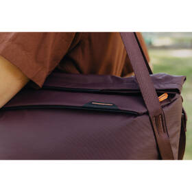Taška Peak Design Everyday Tote 15L (v2) vínová

 obrázek produktu 7 z 8