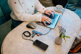 USB Hub Verbatim USB-C Essentials Multiport Hub 6 port - USB 3.2 GEN 1 / HDMI /  USB-C PD / USB-A / SDHC / microSD šedý

 obrázek produktu 4 z 4