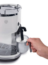 Pákový kávovar De'Longhi ECO 311.W bílý

 obrázek produktu 2 z 10