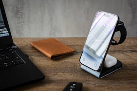 Bezdrátová nabíječka FIXED MagPowerstation Alu 3v1 MagSafe, 15W+3,5W+2,5W šedá

 obrázek produktu 6 z 9