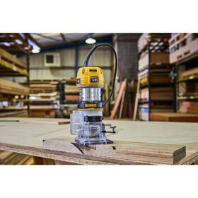 Frézka horní Dewalt D26200 900 W 

 obrázek produktu 4 z 6