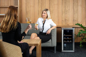 Vinotéka ETA 952890010GN černá

 obrázek produktu 7 z 9