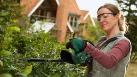 Nůžky na živý plot Bosch EasyHedgeCut 18-45 (bez baterie) 

 obrázek produktu 1 z 5
