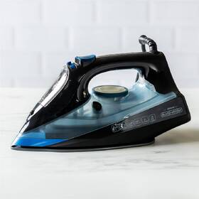 Žehlička Black+Decker BXIR2606E černá/modrá

 obrázek produktu 4 z 7