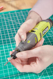 Přímá bruska Ryobi RRT4-120GA15 (s baterií) 

 obrázek produktu 1 z 4