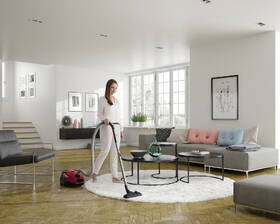 Podlahový vysavač Electrolux EPF61RR červená barva
