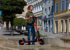 Elektrická koloběžka Red Bull RACE TEN FULL modrá

 obrázek produktu 15 z 16