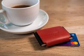 Peněženka FIXED Tiny Wallet pro AirTag z pravé hovězí kůže červená

 obrázek produktu 3 z 5