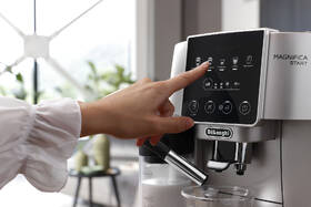 Automatický kávovar De'Longhi Magnifica Start Milk ECAM 220.80.SB 
