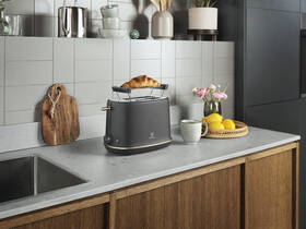 Opékač topinek Electrolux E7T1-6BP 
