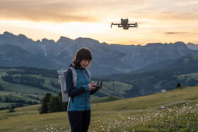 Dron DJI Mini 5 Pro Fly More Combo (DJI RC-N3) šedá barva
