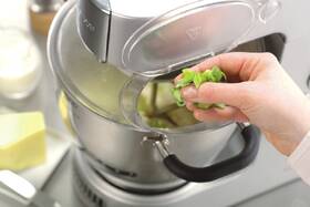 Kuchyňský robot KENWOOD KM096 stříbrný

 obrázek produktu 19 z 27