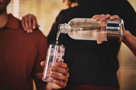Výrobník sodové vody SodaStream ENSO SAND béžový

 obrázek produktu 4 z 4