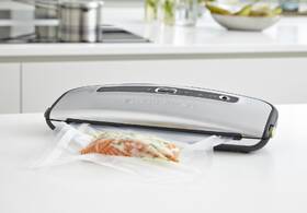Svářečka fólií FoodSaver FFS015X stříbrná

 obrázek produktu 2 z 2