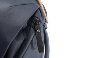 Batoh Peak Design Everyday Backpack 20L (v2) modrý

 obrázek produktu 5 z 10