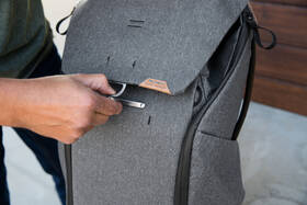 Batoh Peak Design Everyday Backpack 30L (v2) šedý

 obrázek produktu 6 z 8