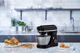 Kuchyňský robot Electrolux EKM3700 černý

 obrázek produktu 6 z 17