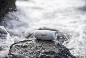 Přenosný reproduktor JBL Charge 5 bílý

 obrázek produktu 8 z 8