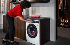 Pračky AEG 9000 s technologií SoftWater se postarají o zářivé barvy i perfektní tvar