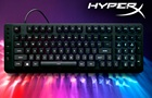 Klávesnice HyperX Eve 1800 podsvícená duhovými světly, v pravém horním logu je HyperX